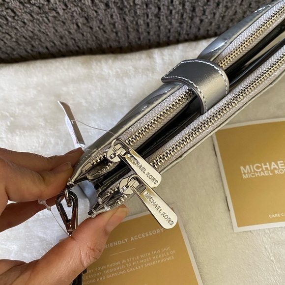 SOLD! NWT Michael Kors Peyton Double Zip Wristlet - Picture 15 of 16